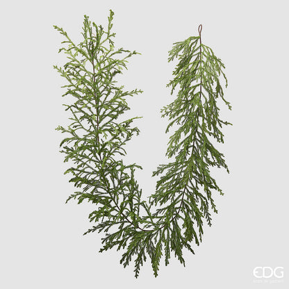 Grande festone decorativo natalizio Cryptomeria lungo 260 cm di EDG Enzo De Gasperi sagomato a U con rami verdi vaporosi a effetto cedro naturale.