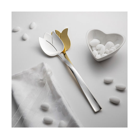 Tulipano è un set di posate insalata dal design non comune, che si ispira alla fresca bellezza dei tulipani in fiore. Le posate sono in acciaio inox 18/10 con finitura PVD in oro 24 carati. Dimensioni: cm 31 x 8,5 Lavabili in lavastoviglie. In negozio e online su tuttochic.live