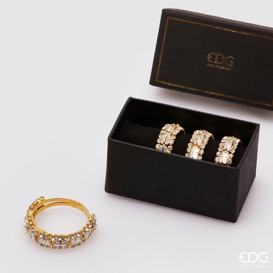 Realizzato in metallo color oro e decorato con strass. Dimensioni: cm 1,3 x 4 Ø. In negozio e online su tuttochic.live