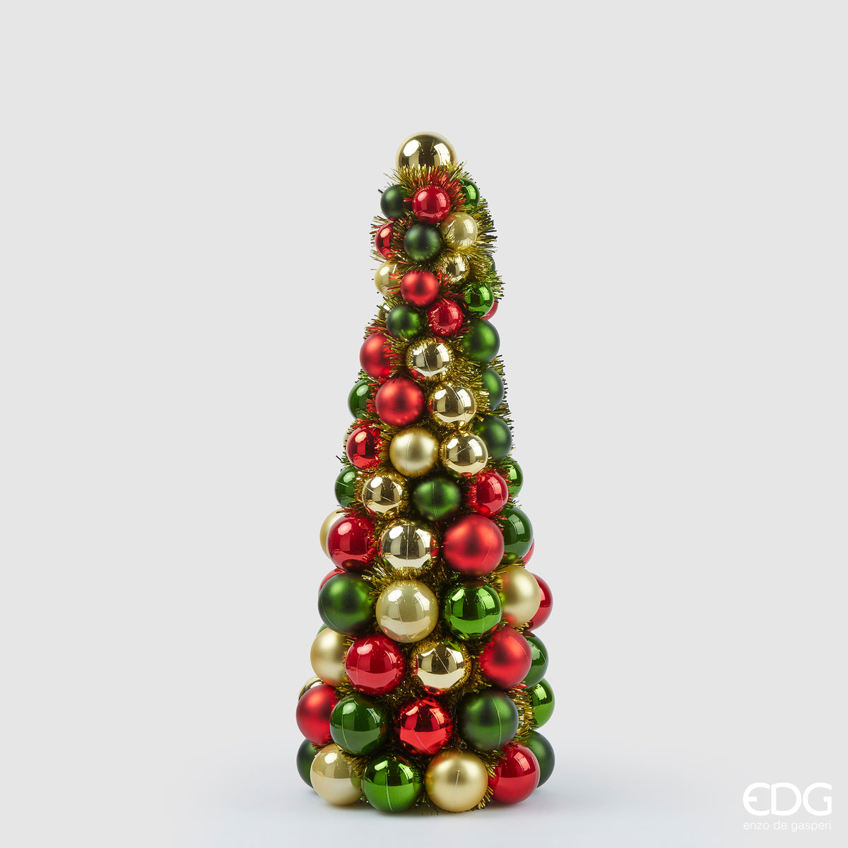 Topiary è un totem decorativo natalizio, decorato con 96 palline di diverse misure, in plastica e di colori diversi. Dimensioni: Ø cm 21 x 50 h. In negozio e online su tuttochic.live