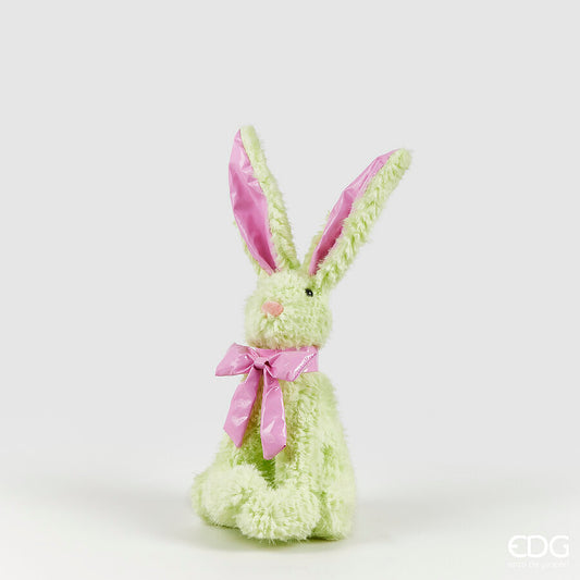 Coniglietto di peluche EDG design, morbido al tatto e disponibile in due colori: Verde chiaro e Azzurro chiaro Dimensioni: cm 17 x 15 x h 36. In negozio e online su tuttochic.live