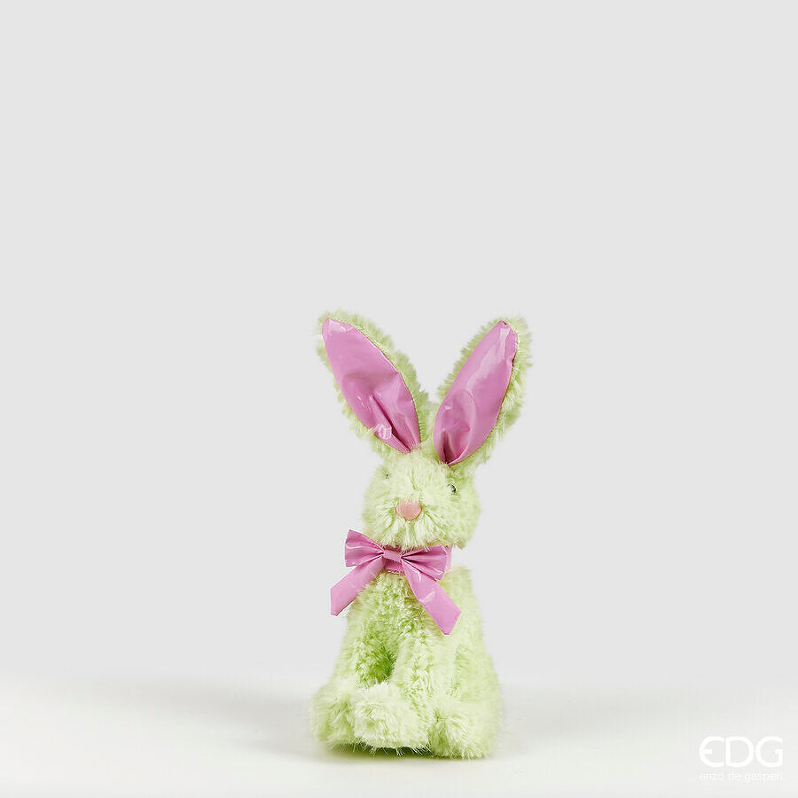 Coniglietto di peluche EDG design, morbido al tatto e disponibile in due colori: Verde chiaro e Azzurro chiaro Dimensioni: cm 15 x 11 x h 28. In negozio e online su tuttochic.live