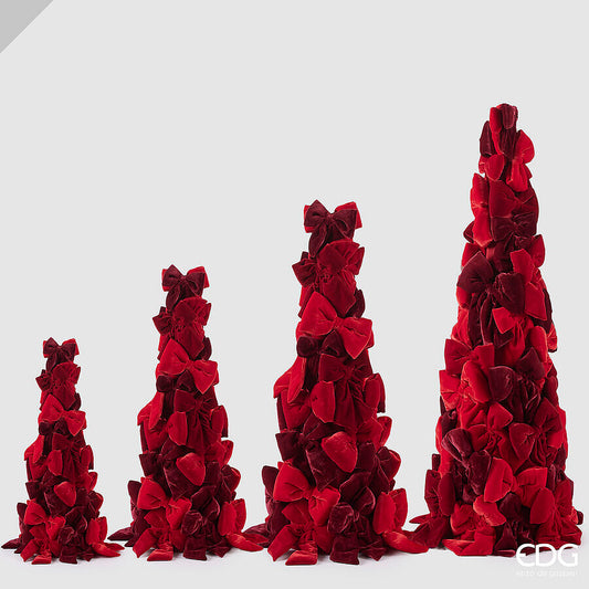Set completo di 4 alberi natalizi a cono di EDG Enzo De Gasperi in altezze scalari da 60 cm a 150 cm, interamente rivestiti di fiocchi in tessuto effetto velluto rosso e bordeaux.