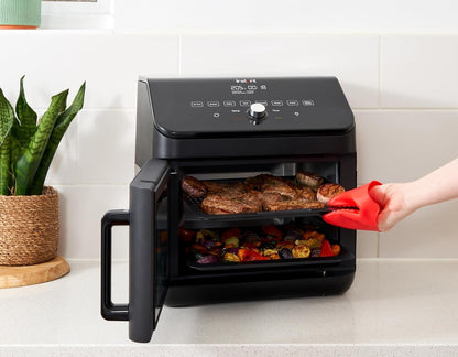 Forno multifunzione compatto ma allo stesso tempo molto capiente (13L di capacità) con la velocità e l'efficienza di una friggitrice ad aria, in grado di: grigliare, arrostire, tostare, cuocere, riscaldare, disidratare.  Capienza: 13 L• Dimensioni: 35 x 34.5 x 37,5 cm• Peso: 8.2 kg. In negozio e online su tuttochic.live