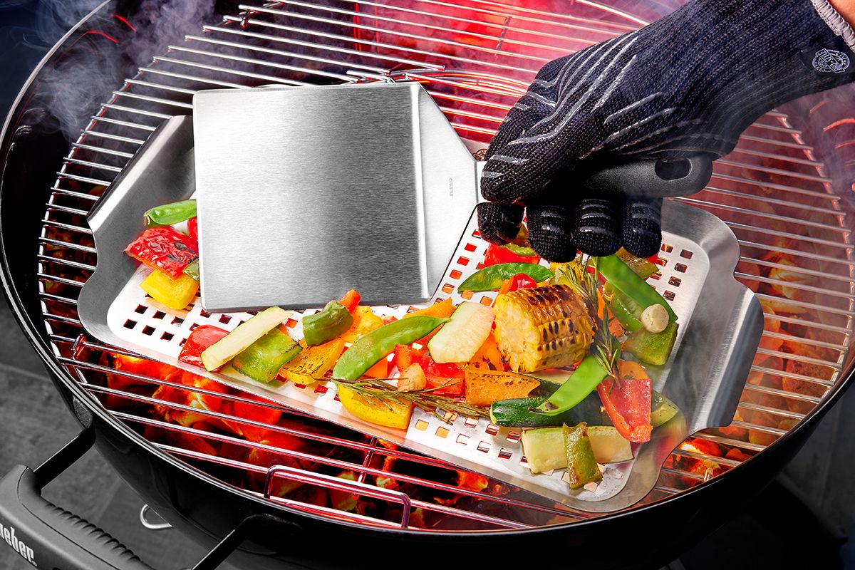 Paletta per barbecue professionale extra-large in acciaio inossidabile con impugnatura ergonomica nera.