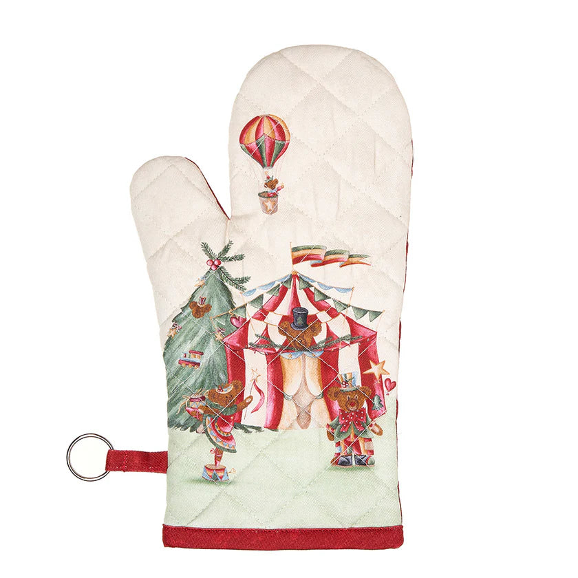 Il Guantone da forno "Bear Wonderland" è un prodotto di lusso, realizzato in morbido cotone e caratterizzato da un delizioso decoro natalizio ispirato al magico mondo del circo. Sarà il compagno perfetto per le tue attività culinarie durante le festività.  Dimensioni: cm 19 x 32. In negozio e online su tuttochic.live