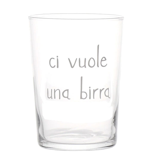 Set da 6 bicchieri in vetro con decoro serigrafato "ci vuole una birra". Aggiungi un tocco di originalità ai tuoi momenti conviviali e goditi una birra o bibita nel modo più divertente. Bicchieri festeggiare con gli amici! Dimensioni: Ø 8,8  x 12 h cm. Disegnato e prodotto in Italia. In negozio e online su tuttochic.live