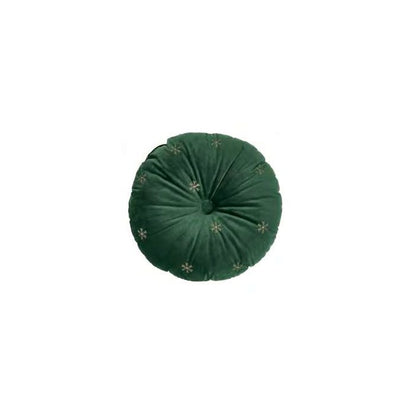 Il cuscino tondo "Bear Wonderland" è l'accessorio perfetto per aggiungere un tocco di lusso alla tua casa. Realizzato in morbido velluto e disponibile in due colori, è impreziosito da un ricamo color oro delicato e sofisticato. Dimensione: Diametro 43 cm In negozio e online su tuttochic.live