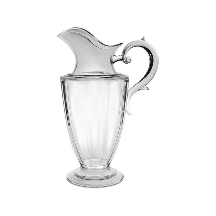 Brocca Elizabeth 1,75 litri in acrilico trasparente della delicata collezione Aqua. Le perfette linee classiche trovano spazio ed espressione in oggetti capaci di coniugare la seduzione di un design raffinato. Dimensioni: Ø 14 cm / h 30,5 cm. Lavabile in Lavastoviglie. No microonde. In negozio e online su tuttochic.live
