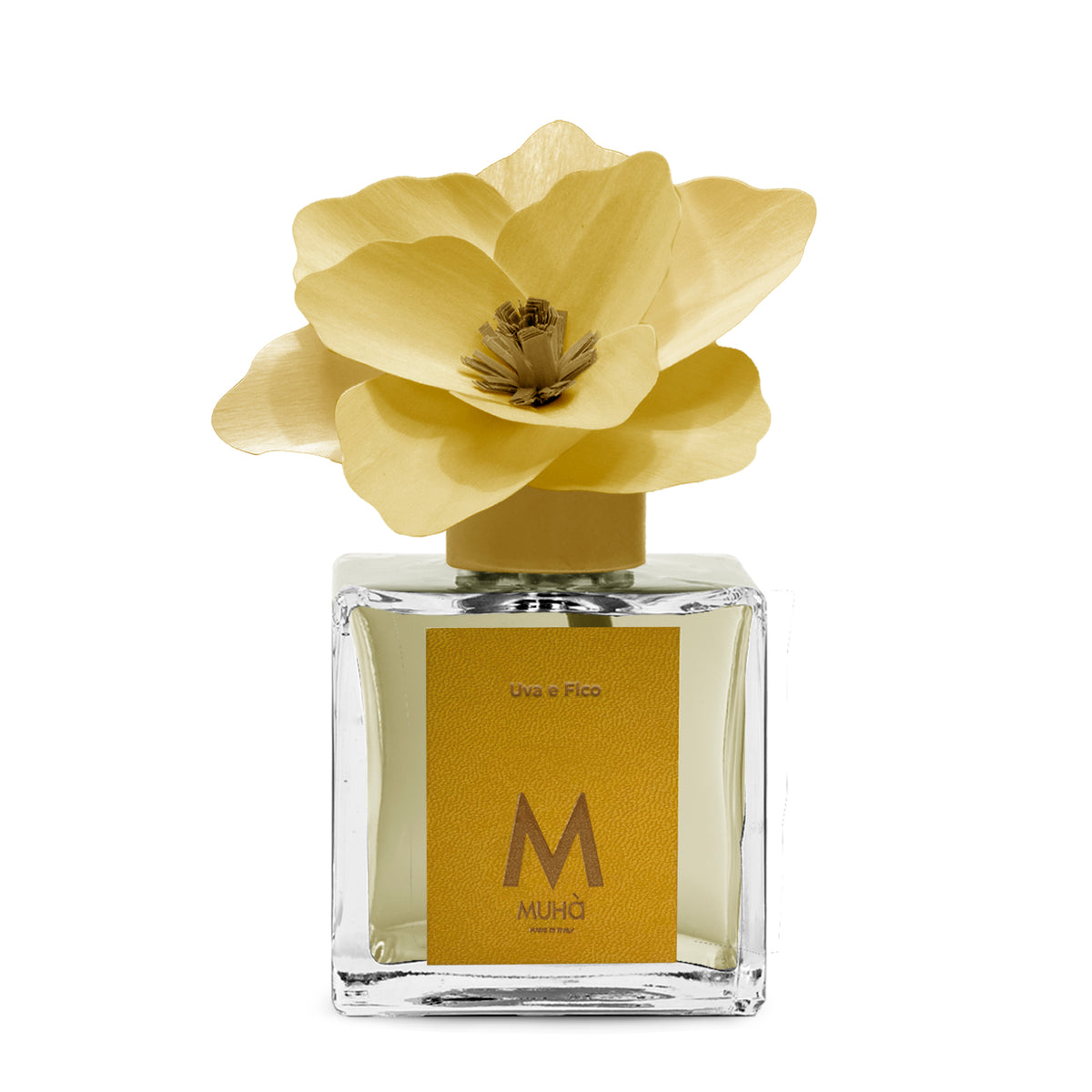 Diffusore d’ambiente con bottiglia in vetro con tappo in zama si accompagna a una magnolia in legno di betulla per diffondere la fragranza Uva e Fico. tuttochic.live