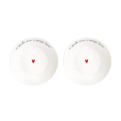 Set di 2 piatti fondi in gres porcellanato, resistenti e decorati con una frase divertente. lavabili in lavastoviglie Dimensioni: cm Ø 19,5 x h 5. In negozio e online su tuttochic.live