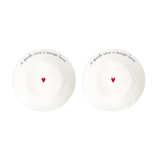 Set di 2 piatti fondi in gres porcellanato, resistenti e decorati con una frase divertente. lavabili in lavastoviglie Dimensioni: cm Ø 19,5 x h 5. In negozio e online su tuttochic.live