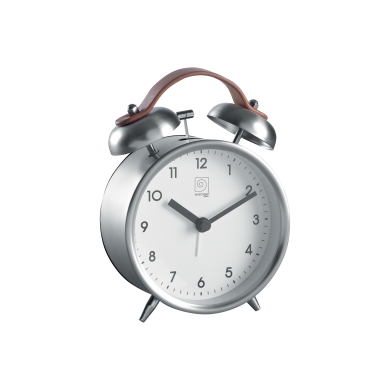 Sveglia in metallo con campane, cinturino in ecopelle e movimento silenzioso. Dimensione: cm10 x 5,5 x 13,5 h. Funziona con 1 batteria stilo alcalina (inclusa). In negozio e online su tuttochic.live