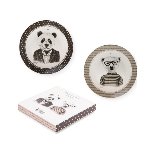 set di 2 piatti "My Friend's Home". Realizzati in porcellana, decorati con George il Panda e Jack l'orso. Dimensioni: Ø cm 20. In negozio e online su tuttochic.live