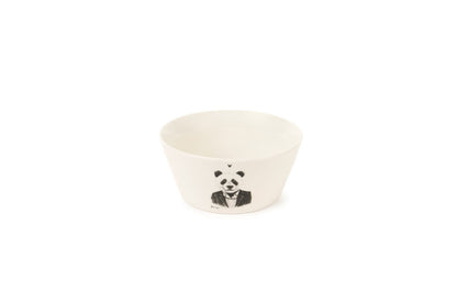 Porta un po' di allegria nella tua cucina con la Tazzona o Ciotola in porcellana "My Friend's Home"! Dimensioni: 13.7×9.4×6.4 cm. In negozio e online su tuttochic.live