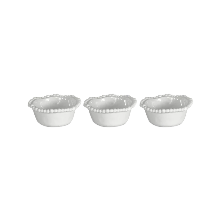 Set 3 coppette in melamina di colore bianco dell'innovativa collezione Joke. Tonalità pastello e caratteristico bordo rivestito di micro sfere ornamentali fanno della linea in melamina un ottimo alleato per la tavola. Lavabile in Lavastoviglie. No microonde.  Ø 12 cm  / h 5 cm. In negozio e online su tuttochic.live