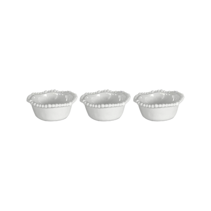 Set 3 coppette in melamina di colore bianco dell'innovativa collezione Joke. Tonalità pastello e caratteristico bordo rivestito di micro sfere ornamentali fanno della linea in melamina un ottimo alleato per la tavola. Lavabile in Lavastoviglie. No microonde.  Ø 12 cm  / h 5 cm. In negozio e online su tuttochic.live