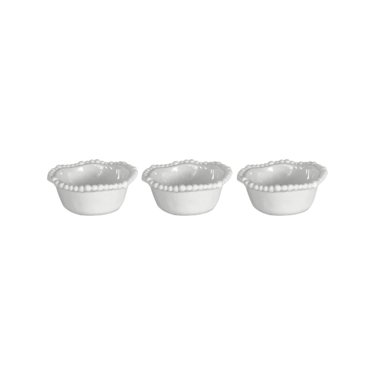 Set 3 coppette in melamina di colore bianco dell'innovativa collezione Joke. Tonalità pastello e caratteristico bordo rivestito di micro sfere ornamentali fanno della linea in melamina un ottimo alleato per la tavola. Lavabile in Lavastoviglie. No microonde.  Ø 12 cm  / h 5 cm. In negozio e online su tuttochic.live