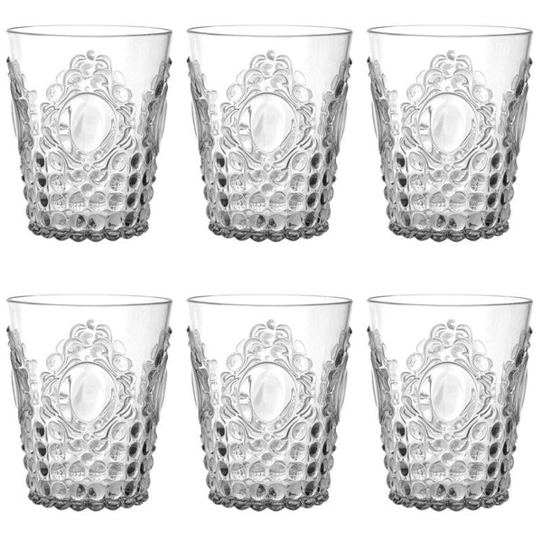 Set di 6 bicchieri Vino in acrilico trasparente della collezione ricercata e ricca Baroque & Rock. Opulente e fastosa, minuziosa in ogni suo dettaglio, originale nei profili ed enfatica. Dimensioni: Ø 8.5 cm, H 20 cm Lavabile in lavastoviglie, no microonde. In negozio e online su tuttochic.live