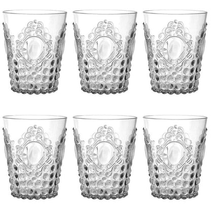 Set di 6 bicchieri Vino in acrilico trasparente della collezione ricercata e ricca Baroque & Rock. Opulente e fastosa, minuziosa in ogni suo dettaglio, originale nei profili ed enfatica. Dimensioni: Ø 8.5 cm, H 20 cm Lavabile in lavastoviglie, no microonde. In negozio e online su tuttochic.live