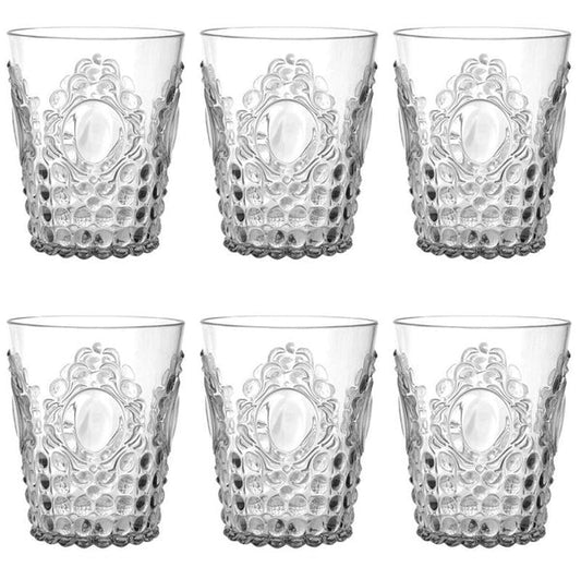 Set di 6 bicchieri Vino in acrilico trasparente della collezione ricercata e ricca Baroque & Rock. Opulente e fastosa, minuziosa in ogni suo dettaglio, originale nei profili ed enfatica. Dimensioni: Ø 8.5 cm, H 20 cm Lavabile in lavastoviglie, no microonde. In negozio e online su tuttochic.live