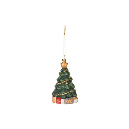 Aggiungi un tocco di magia al tuo albero di Natale con il nostro addobbo a forma di abete natalizio. Realizzato con plastica decorata, questo adorabile addobbo aggiungerà un tocco elegante e festoso alla tua decorazione natalizia.  Dimensioni: 7.6 x 7.2 x 13.2 cm. In negozio e online su tuttochic.live