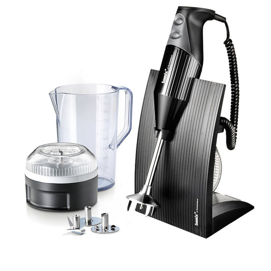 Swissline, precisione svizzera in un piccolo robot da cucina. Lama multiuso, Frusta, Mixer, Lama per carne e verdura. Supporto da banco. Caraffa da 1,0 Lt, Motore AC Doppio isolamento Lunghezza asta: 14 cm Lama multiuso La lama universale di Bamix. Tritura, taglia e mescola tutto. In negozio e online su tuttochic.live