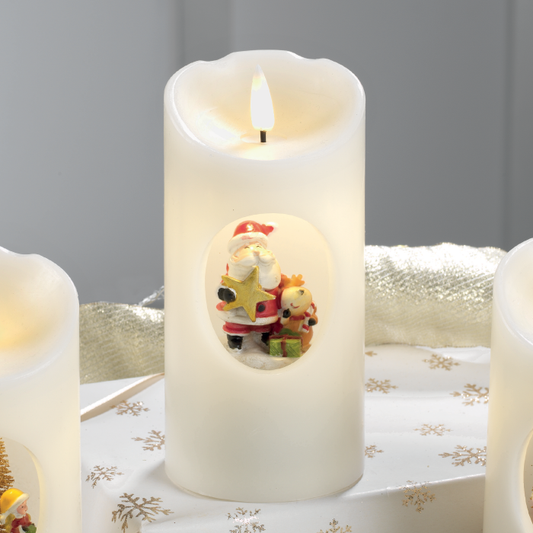 Con musica, movimento girevole e fiamma a led, alimentazione a batteria. Diam. 7,5 x 15 h. cm. Funziona con 2 batterie  stilo alkaline incluse. In negozio e online su tuttochic.live