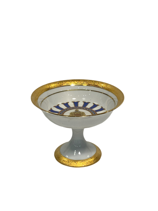 Alzata tonda in porcellana Limoges con decoro in oro zecchino e blu.  Dimensioni: cm ø 18,5 x h 13,5. In negozio e online su tuttochic.live