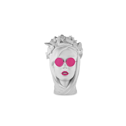 Cameo Decorativo in poliresina La stilosa, incarna l’eleganza e lo stile delle persone che amano esprimersi attraverso l’abbigliamento e l’arte della moda. Dedicato ai fashionisti, ai trendsetter e a coloro che hanno un occhio di riguardo per il design e la bellezza. In negozio e online su tuttochic.live