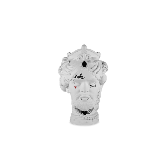 Cameo Decorativo in poliresina Il trasgressivo, incarna l’energia di coloro che sfidano i limiti, rompono le convenzioni e si ribellano alle regole imposte dalla società. Dedicato agli spiriti liberi, agli innovatori e a coloro che si rifiutano di essere definiti dalle aspettative... In negozio e online su tuttochic.live