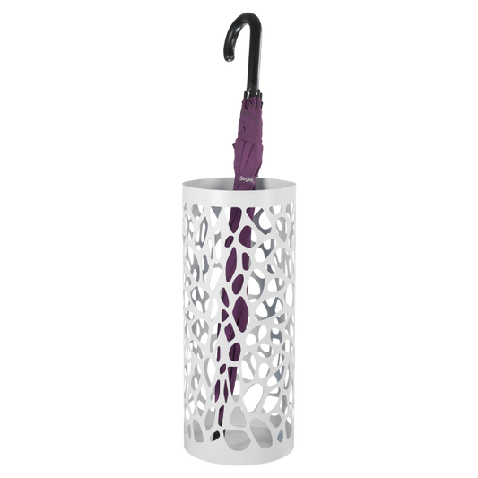 Realizzato in metallo e decorato con fori, offre un modo elegante per riporre i tuoi ombrelli Dimensioni: cm 20 x 45 h. In negozio e online su tuttochic.live