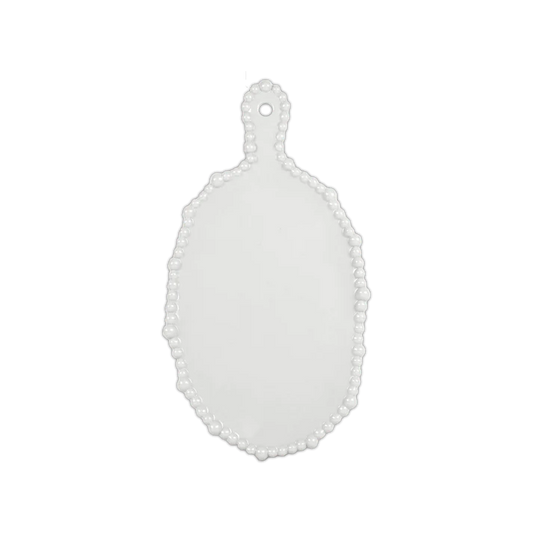 Tagliere Piccolo in melamina di colore bianco dell'innovativa collezione Joke. Tonalità pastello e caratteristico bordo rivestito di micro sfere ornamentali fanno della linea in melamina un ottimo alleato per la tavola. Dimensioni: 28.5 x 15.5 cm. Lavabile in Lavastoviglie. In negozio e online su tuttochic.live