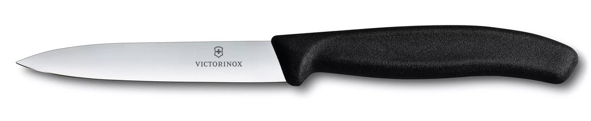 Piccolo coltello da cucina per verdure realizzato in Svizzera con filo liscio ultra affilato e con impugnatura ergonomica nera. Perfetto per tagliare e preparare verdura, frutta e altri cibi. DIMENSIONI Altezza: 12 mm Lunghezza: 212 mm Ampiezza: 23 mm Peso: 27 g  Lama 10 cm. In negozio e online su tuttochic.live