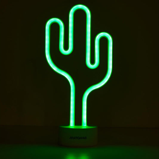 Illumina il tuo spazio con la lampada neon da tavolo Cactus! Funziona con 3 batterie stilo Peso: 193 g Dimensioni: cm 14,5 x 8,5 x 29,5. In negozio e online su tuttochic.live