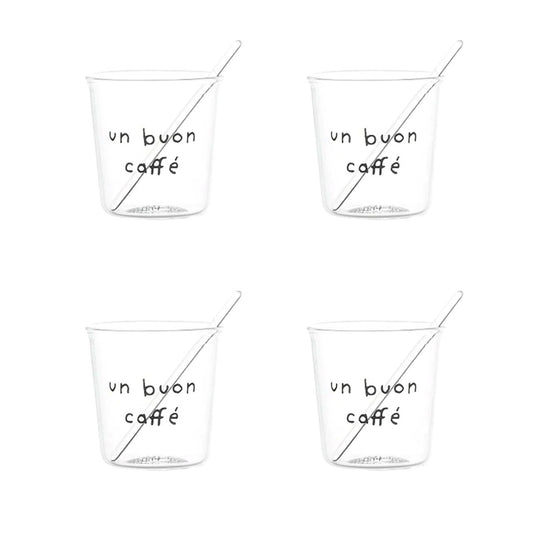 Goditi il tuo espresso con stile e un pizzico di ironia con il set di 4 bicchierini espresso "Pausa Caffè". Realizzati in resistente vetro borosilicato con decoro "un buon caffè" in nero. Lavabili in lavastoviglie. Dimensioni: Ø 5.8 cm x h 6 cm - palettina in vetro inclusa.  In negozio e online su tuttochic.live