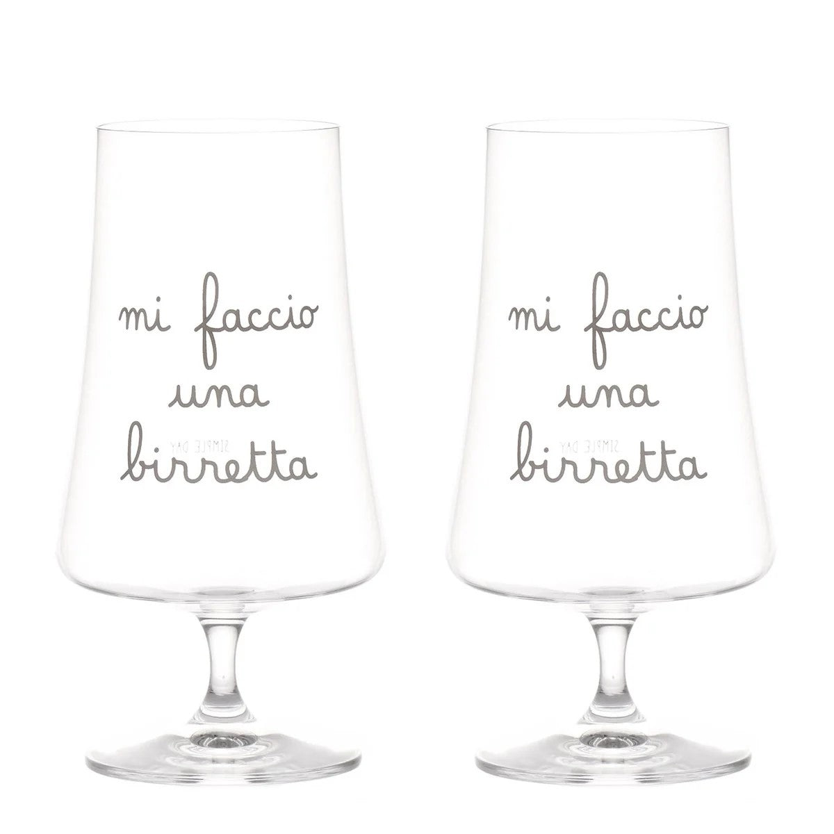 Due calici da birra realizzati in vetro di alta qualità, garantiscono una perfetta esperienza di degustazione. 550 ml. In negozio e online su tuttochic.live
