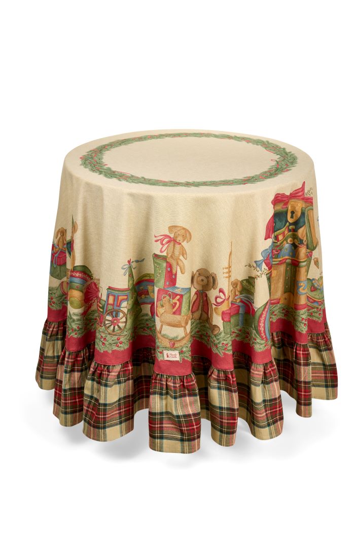 Tovaglia natalizia rotonda Nuvole di Stoffa collezione Vintage Toys con balza a balze tartan scozzese, disegni di giocattoli vintage, diametro 200 cm, Tutto Chic.