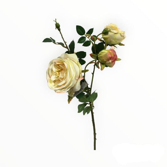 Rosa artificiale x 3 rametti. Dimensioni: h cm. 58 Colore: bianco con sfumature giallo e rosa Petali e foglie in tessuto, stelo in plastica. In negozio e online su tuttochic.live