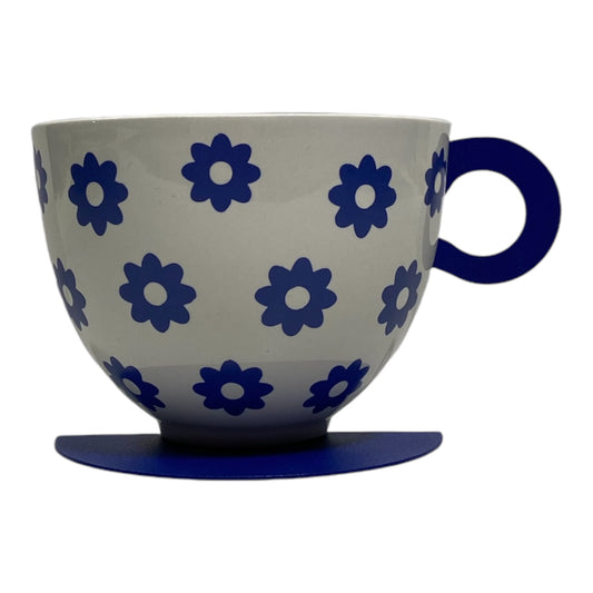 Umidificatore in porcellana  con applicazione in metallo di colore blu, realizzato in collaborazione con l'azienda toscana Arti & Mestieri. Dimensioni : cm 13 x 6 x h 10, corredato di gancio in metallo per appenderlo. Made in Italy - Prodotto non più in produzione. In negozio e online su tuttochic.live