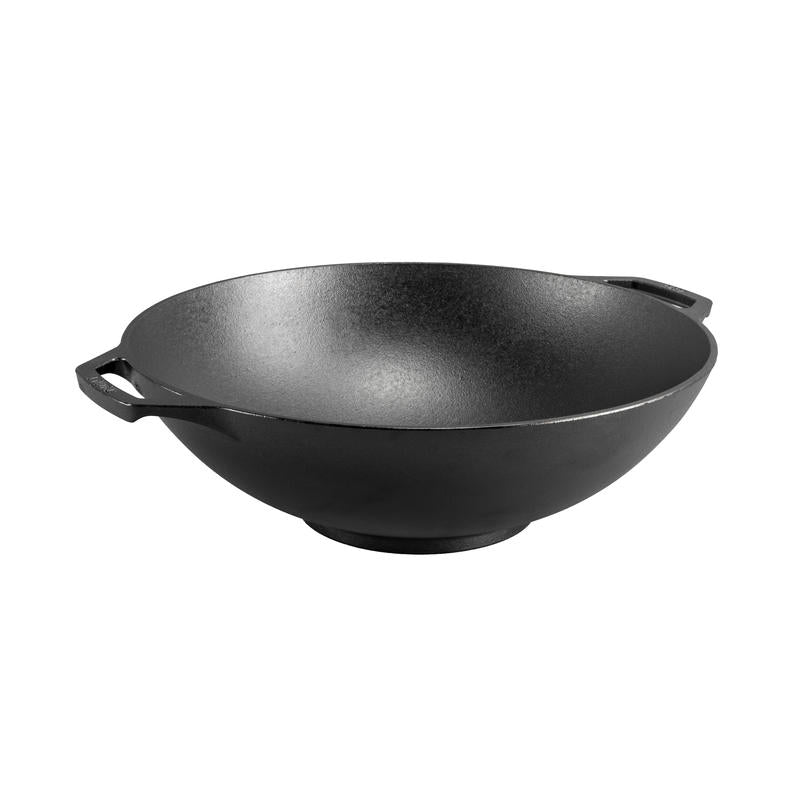Wok tonda in ghisa con due comode maniglie che semplificano le manovre in cucina e durante la cottura. Progettata con pareti profonde per mantenere al centro tutto il contenuto, ideale per la frittura e la cottura al vapore. Dimensione: Ø 35,5 x 12 cm• Peso: 2,89 kg. In negozio e online su tuttochic.live 