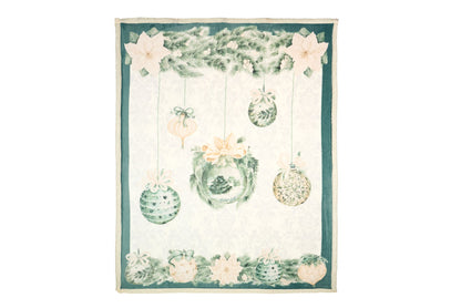 Plaid natalizio 130x160 cm collezione Silent Gold di Nuvole di Stoffa, colore verde salvia e panna con stampa di palline di Natale e stelle di Natale bianche, Tutto Chic.