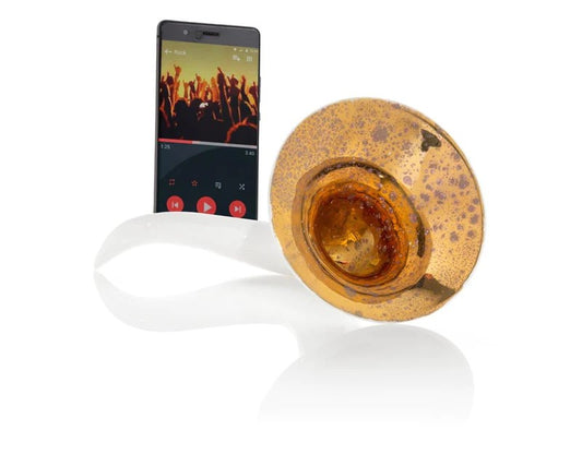 Scaramaz è un amplificatore compatibile con tutti gli smartphone in cui la cassa acustica è posizionata in basso, vicino al microfono. Scaramaz ti permetterà di aumentare il volume del tuo smartphone di 15/20 decibel! Realizzato a mano in ceramica 100% italiana e smalti atossici. In negozio e online su tuttochic.live