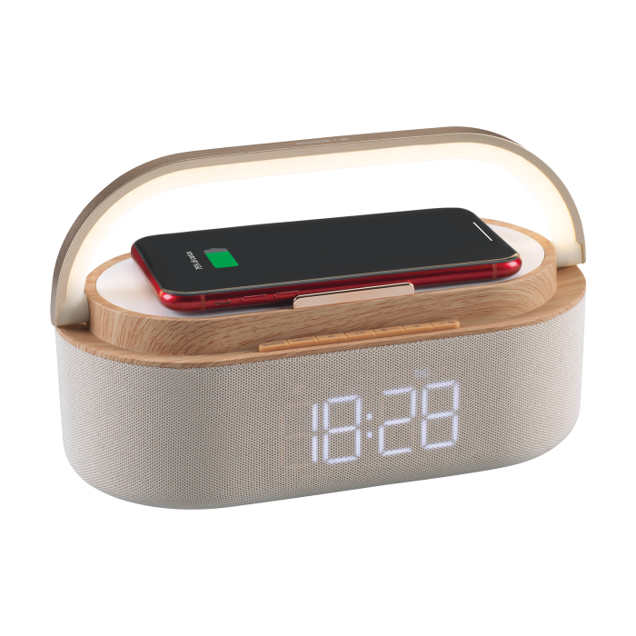 Semplice e versatile, la sveglia, Lampada Wireless Charger, speaker bluetooth radio FM. Dimensioni: cm 23 x 12 x 8.3 h. In negozio e online su tuttochic.live