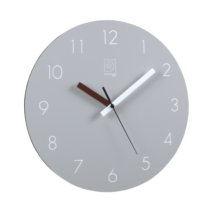 Questo orologio da parete in legno con superficie frontale lucida e colorata Funziona con 1 batteria stilo (inclusa) Dimensioni: cm Ø 30. In negozio e online su tuttochic.live