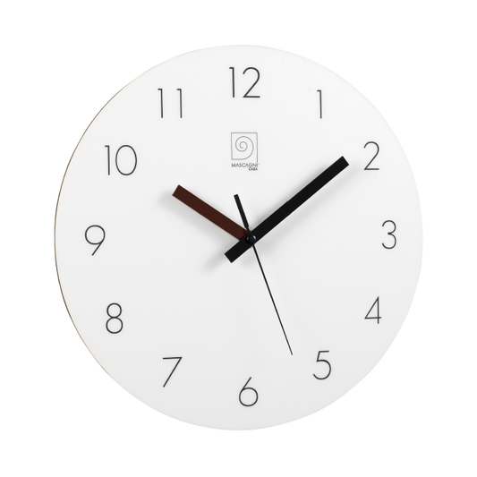 Questo orologio da parete in legno con superficie frontale lucida e colorata Funziona con 1 batteria stilo (inclusa) Dimensioni: cm Ø 30. In negozio e online su tuttochic.live
