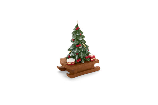 Candela scultorea a forma di albero di Natale innevato su slitta con regali, altezza 12 cm, brand Nuvole di Stoffa, collezione Vintage Toys, Tutto Chic.