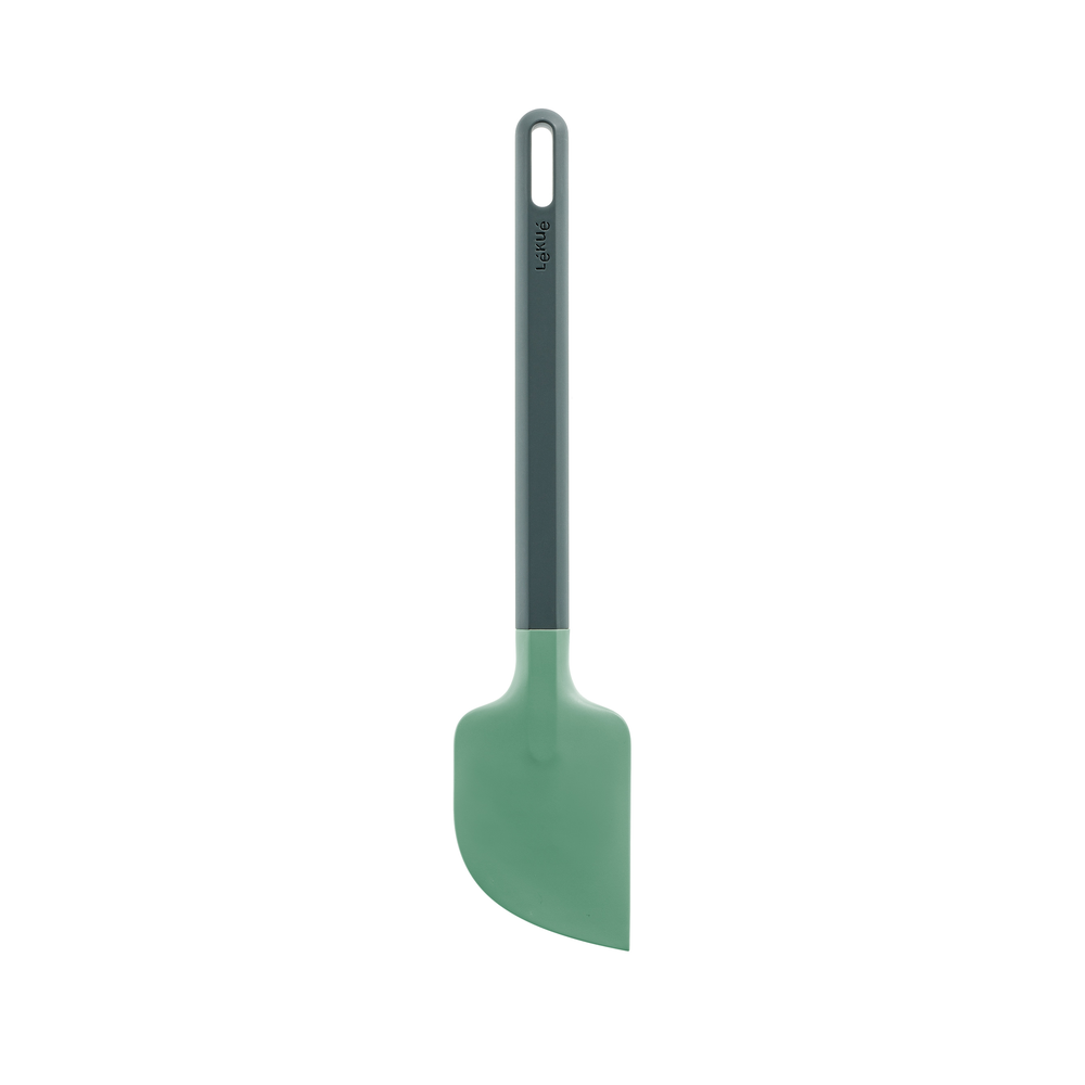 Spatola in silicone per mescolare e preparare impasti dolci o salati. Dimensioni: cm 6 x 11,2 Lavabile in lavastoviglie. In negozio e online su tuttochic.live