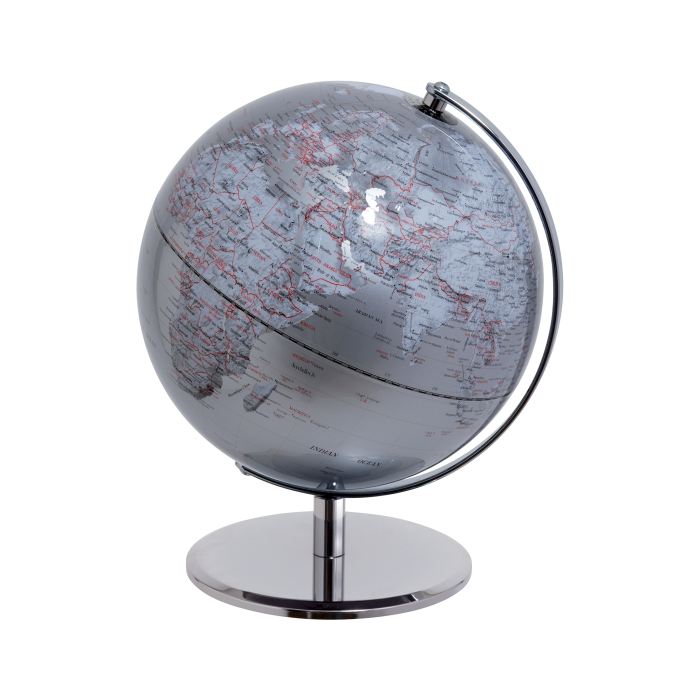 Esplora il mondo con stile con il mappamondo color argento di Mascagni. Questo elegante mappamondo ruota sulla base in metallo cromato, aggiungendo un tocco di lusso al tuo spazio. Perfetto per chi ama viaggiare e per chi desidera avere una raffinata decorazione. Globo Ø 25 cm. In negozio e online su tuttochic.live 