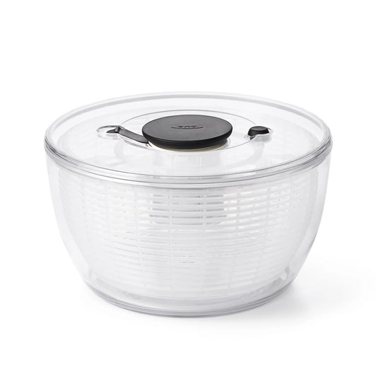 Perfetta per lavare insalata, erbe o frutti di bosco con meccanismo a pompa brevettata, pulsante freno centrifuga e base antiscivolo. Cestello e recipiente utilizzabili anche singolarmente. In negozio e online su tuttochic.live 